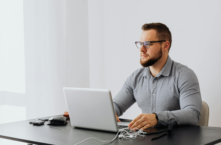 An expert providing virus removal services in Princeton.